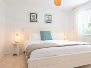 Fort Pierce - 2BD 2BA Tropical Surfside Retreat