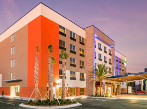 Holiday Inn Express & Suites Jacksonville - Town Center by IHG