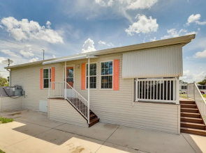 4 Mi to Fort Myers Beach: Home w/ Resort Perks!