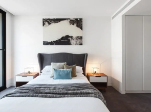 Chic 1-bed With a Sleek Balcony Near Shops