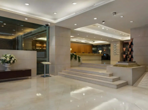 Lakeshore Hotel Metropolis