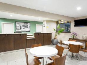 Super 8 by Wyndham Valdosta GA I-75