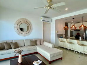 w Impeccable 2BR w Charming Balcony in CTG