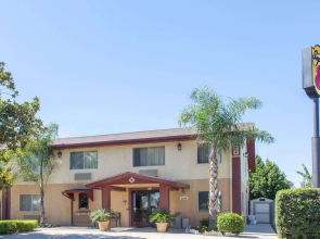 Super 8 by Wyndham Selma/Fresno Area