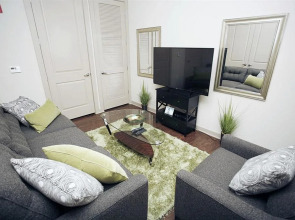 1505 Demonbreun by Sitsquare Suites