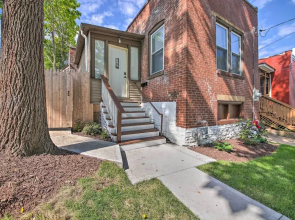 9 Mi to Dtwn: Vibrant St Louis Home!