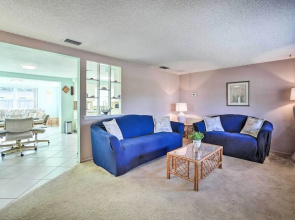 Cozy Holiday Home w/ Yard ~ 5 Mi to Beach!