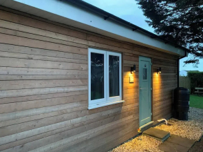 Y Caban-the Cabin-1 Bed-sleeps 2-parking-fast Wifi