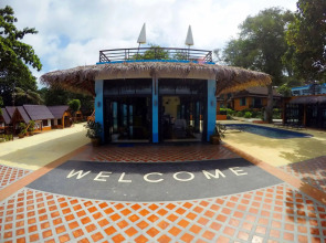 Phi Phi Long Beach Resort & Villa