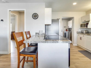 Walk to Dtwn Show Low: Townhome w/ Balcony