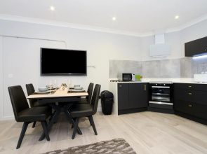 Amazing Apartment near Bournemouth, Poole & Sandbanks - WiFi & Netflix - Newly Renovated! Great Location!