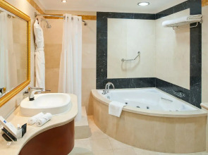 Sunday Hotel Holiday International Dubai