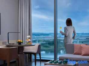 Luohe Yunshe High Altitude View Hotel (Zhujiang Road Food Street Wanda Branch)