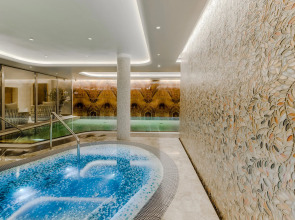 Отель Grand Poet Hotel by Semarah