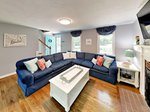 75 Lake St Home 3 Bedrooms 2 Bathrooms Home