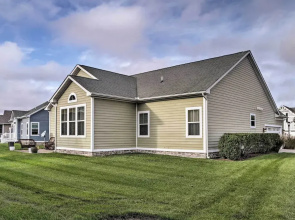 Great for Groups: Bayside Resort Home w/ Patio