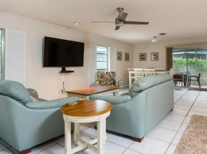 Crescent Street 1138 A, pet-friendly, 2 bedrooms, Pool, Walk to the beach