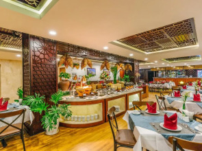 Happy Life Grand Hotel & Sky Bar