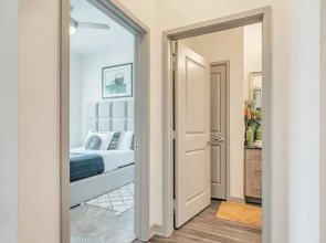 Maison De Luxe Brand New Cozy, Prime Location 1 Bedroom Condo by Redawning