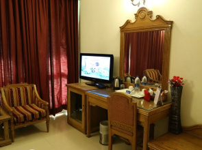 OYO 657 Hotel K C Cross Road