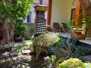 Warung Win Beach & Homestay