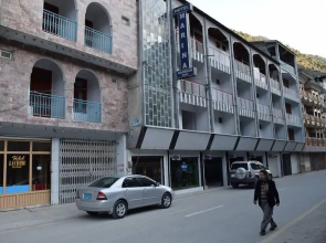 Marina Hotel