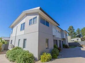 Opus 1/10 Poly Cow Lane