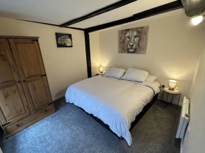 Apartment - Sleeps 2 - Parking - Wifi