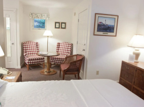Mount Battie Inn