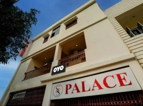 Goroomgo SS Palace Varanasi