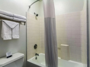 Super 8 Motel - Fresno/North CA