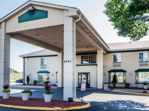 Quality Inn & Suites Des Moines - Merle Hay Road
