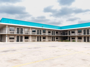 Days Inn by Wyndham Central San Antonio NW Medical Center