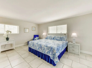 Condo w/ Gulf View! Walk to Redington Beach