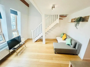 One bedroom flat near train station