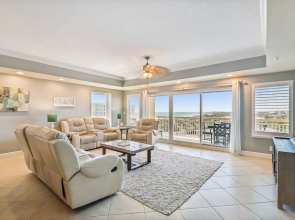 Harbor Landing 601b 3 Bedroom Condo by RedAwning