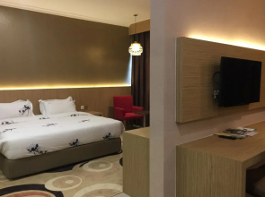Hotel Holmes Gelang Patah