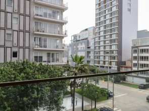w 2BR With Balcony in Luxury Building Barranco
