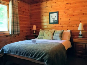 Cosy Rowan woodland lodge no1
