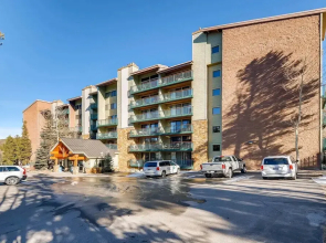 Trails End Condominiums by Ski Country Resorts