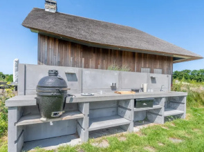 Modern 6-person Villa With Private Hot Tub - Near Beach & Nature