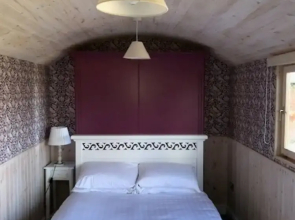 Shepherd's Hut - Walled Gardens, Llandenny