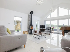 JOIVY Luxurious & Spacious 3Br House With A Hot Tub