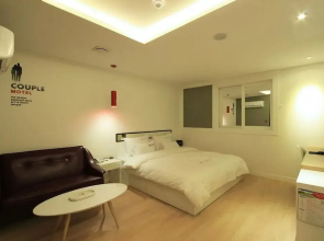 Ulsan Mugeo-dong Couple