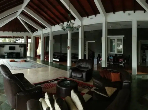 Villa Danau 5 Bedroom for 50 pax