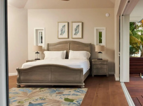 Ray Caye Private Island Resort