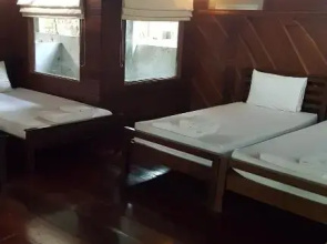 Ruean Mai Chai Khlong