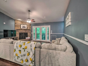 Peaceful Sevierville Home w/ Private Hot Tub!