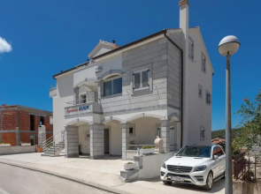 Apartments Jakic 1