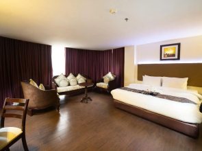The Ritz Hotel at Garden Oases (Multiple-Use Hotel)